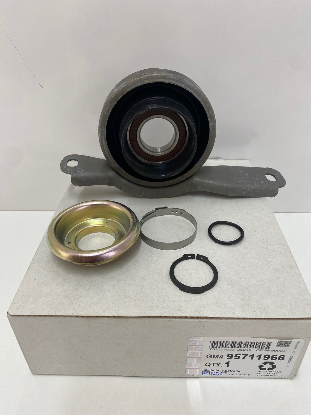 Genuine GM Holden Tail Shaft Centre Bearing with Support Bracket – P/N 95711966