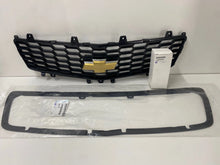 Genuine GM Chevrolet Caprice WM WN "Front Grille Assembly "