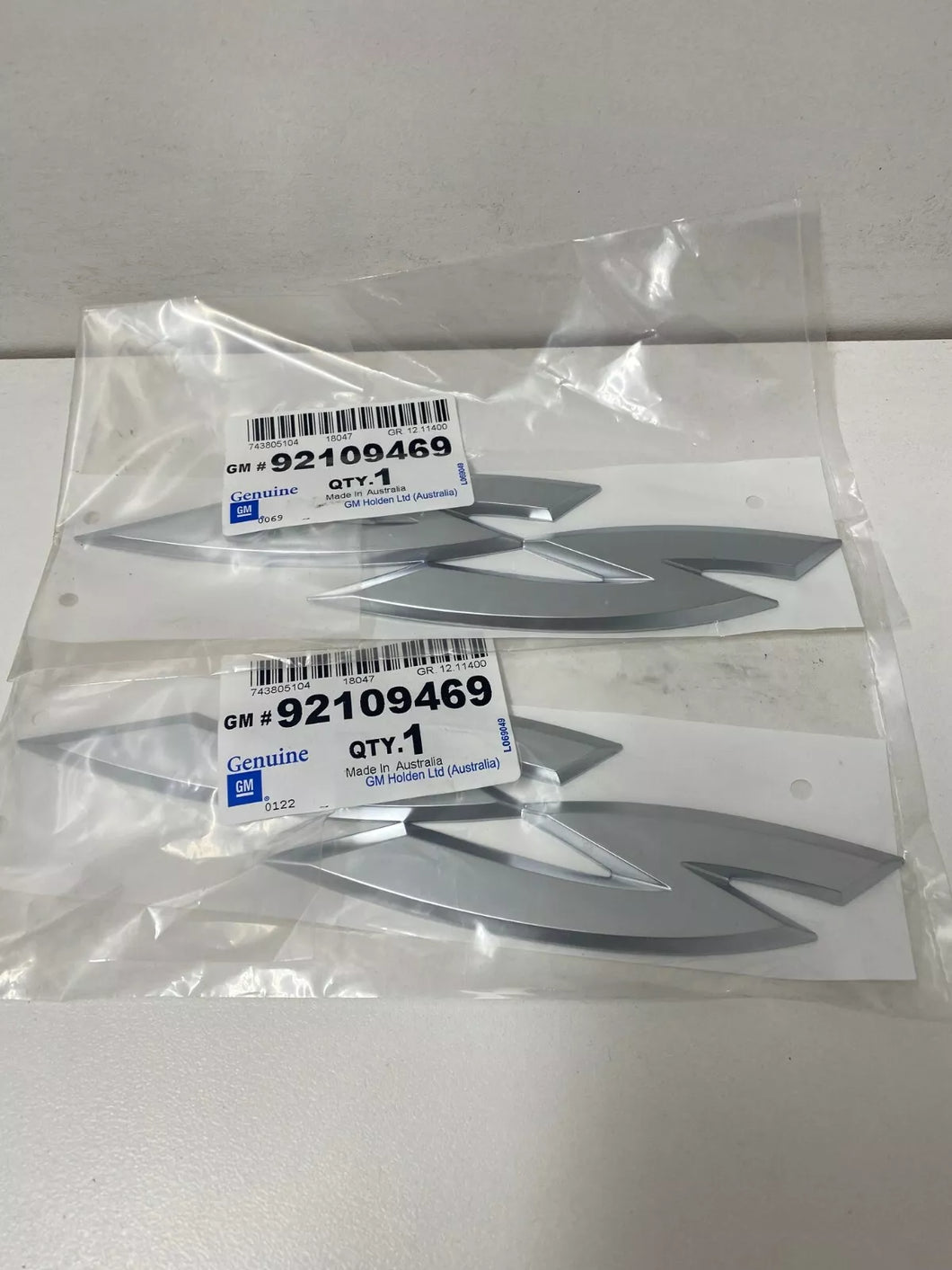 Holden Genuine VY VZ 2002-2006 Commodore  SS Badge Pair  92109469