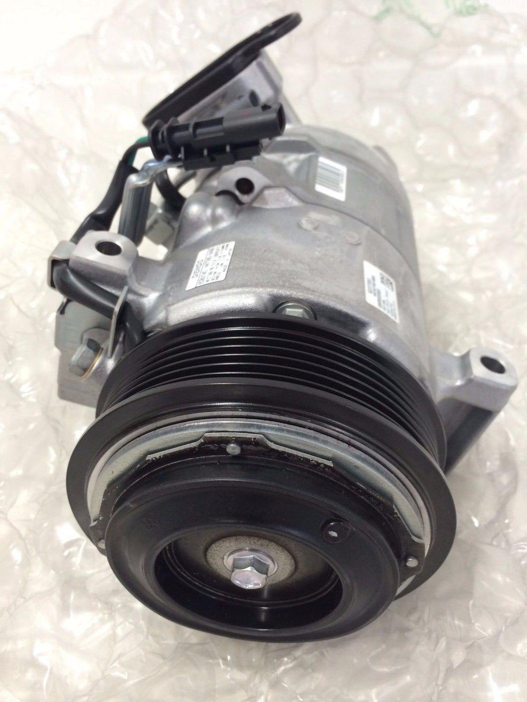 Genuine Holden Commodore VF V6 Air Con Compressor P-N 92276906